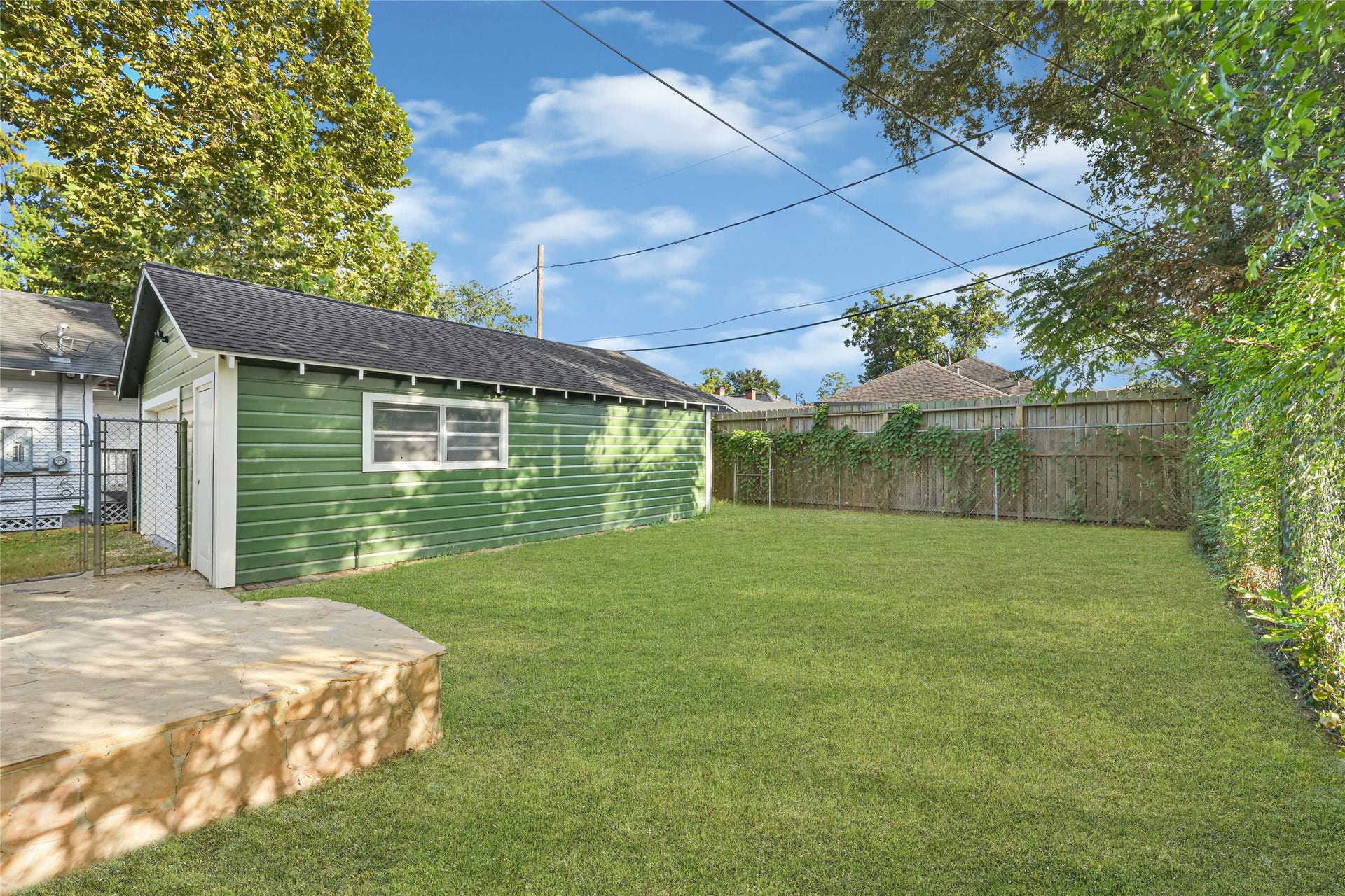 1136 Algregg Street, Houston, TX 77009 Back/side elevation with flagstone steps