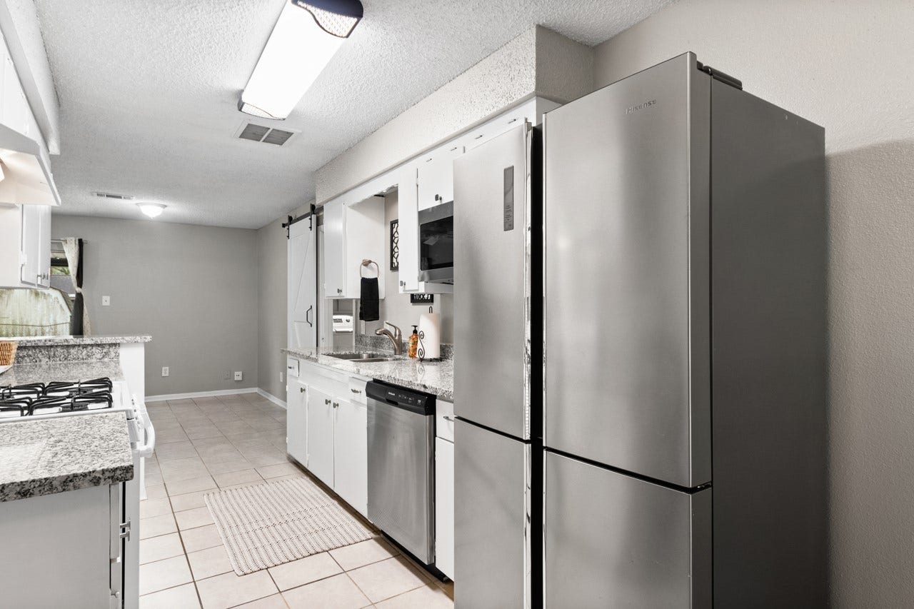 745 Dezso Drive, Alvin, TX 77511 745 Dezso Drive, Alvin, TX 77511