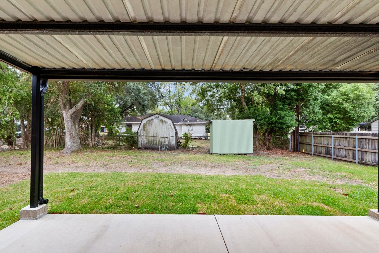 745 Dezso Drive, Alvin, TX 77511 745 Dezso Drive, Alvin, TX 77511