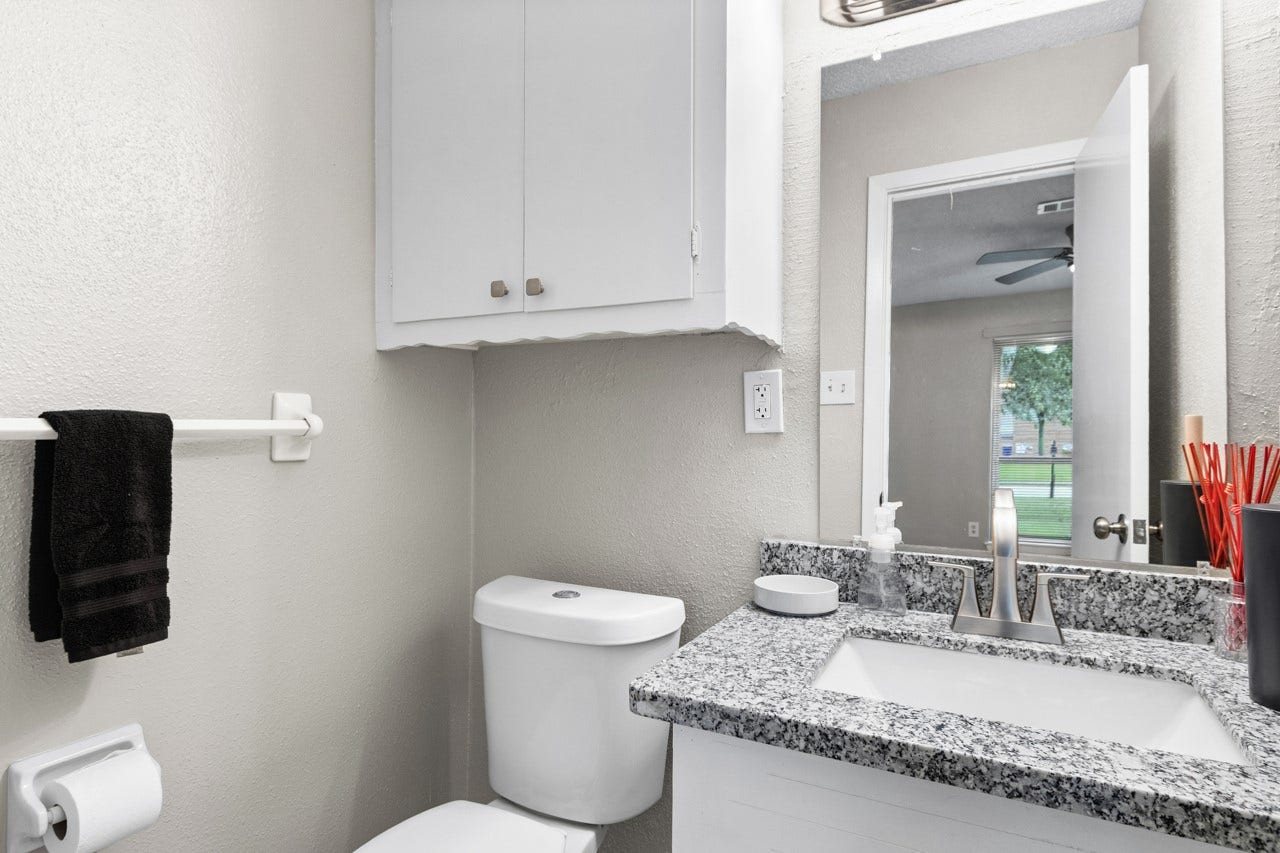 745 Dezso Drive, Alvin, TX 77511 745 Dezso Drive, Alvin, TX 77511