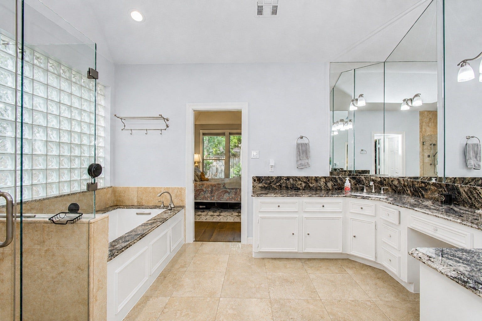 110 Capstone Circle, The Woodlands, TX 77381 110 Capstone Circle, The Woodlands, TX 77381