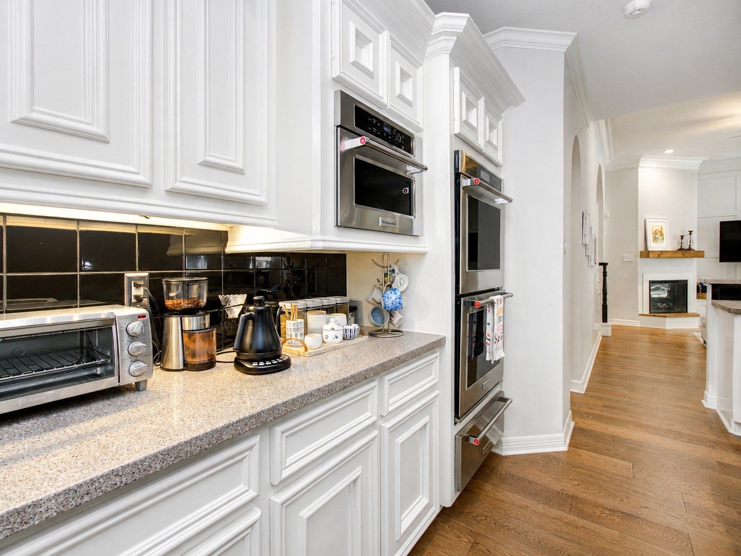 110 Capstone Circle, The Woodlands, TX 77381 110 Capstone Circle, The Woodlands, TX 77381