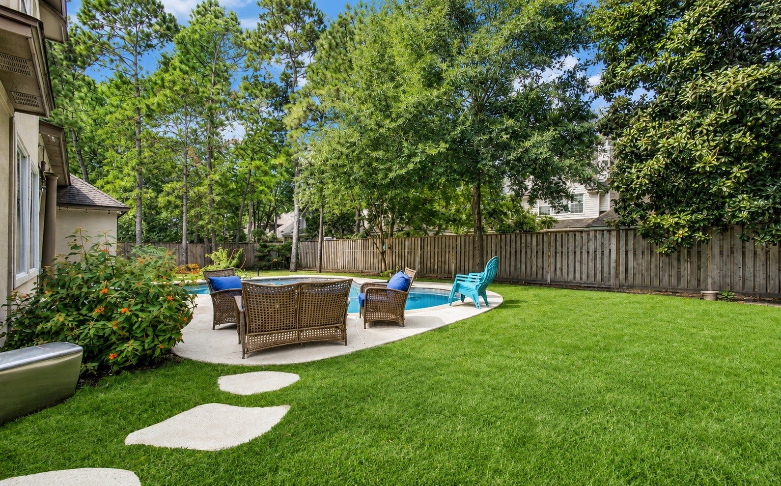110 Capstone Circle, The Woodlands, TX 77381 110 Capstone Circle, The Woodlands, TX 77381