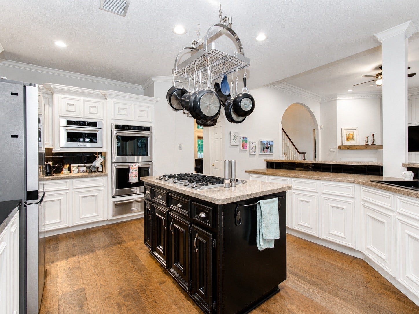 110 Capstone Circle, The Woodlands, TX 77381 110 Capstone Circle, The Woodlands, TX 77381