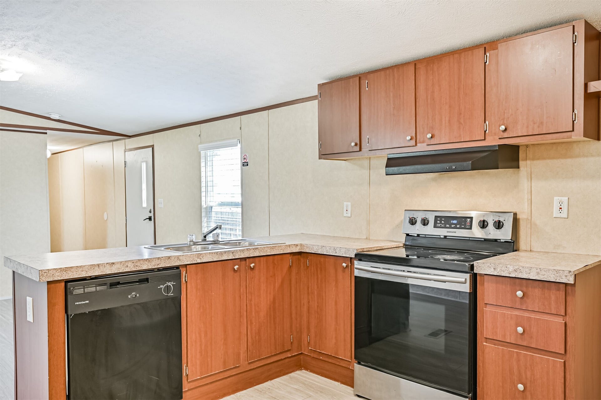 4702 10th Street, Bacliff, TX 77518 4702 10th Street, Bacliff, TX 77518