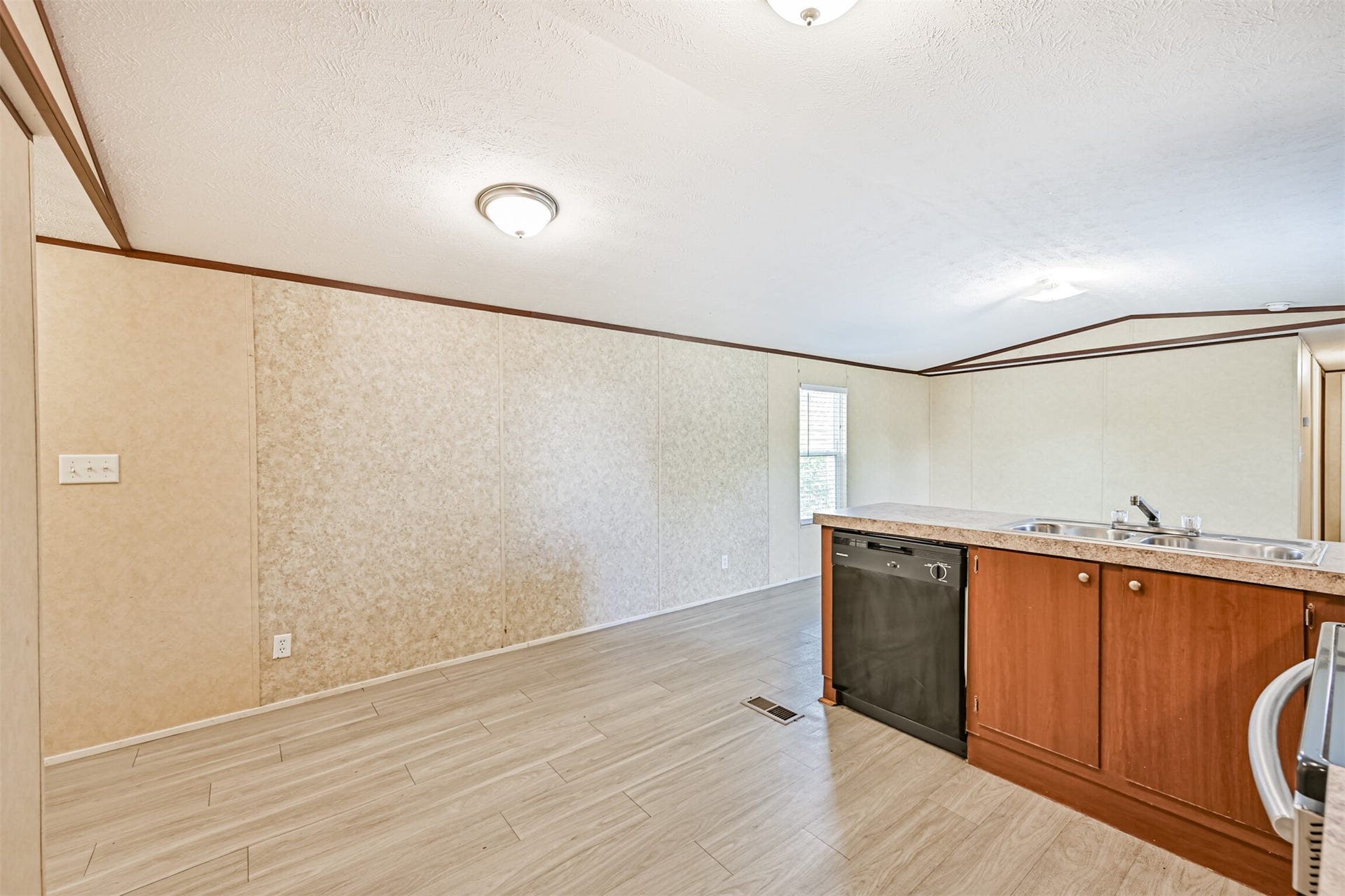 4702 10th Street, Bacliff, TX 77518 4702 10th Street, Bacliff, TX 77518