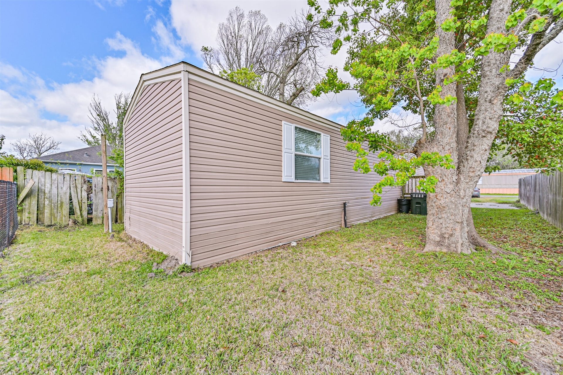 4702 10th Street, Bacliff, TX 77518 4702 10th Street, Bacliff, TX 77518