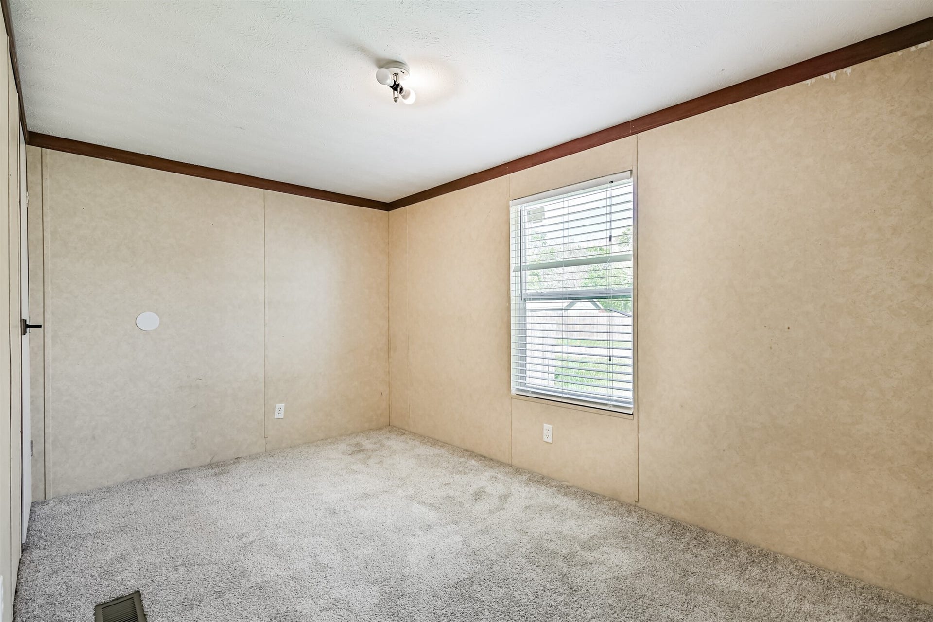 4702 10th Street, Bacliff, TX 77518 4702 10th Street, Bacliff, TX 77518