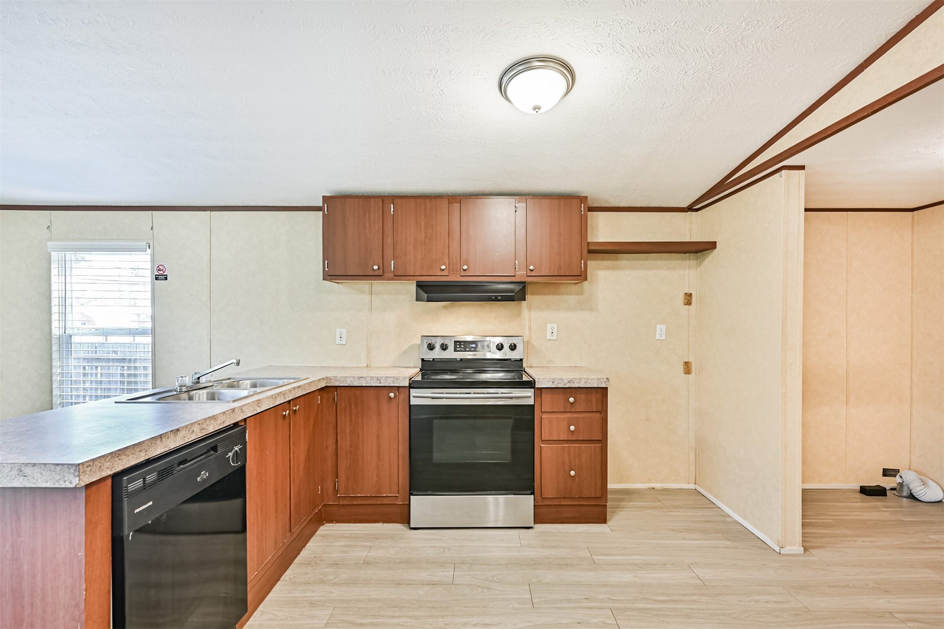 4702 10th Street, Bacliff, TX 77518 4702 10th Street, Bacliff, TX 77518