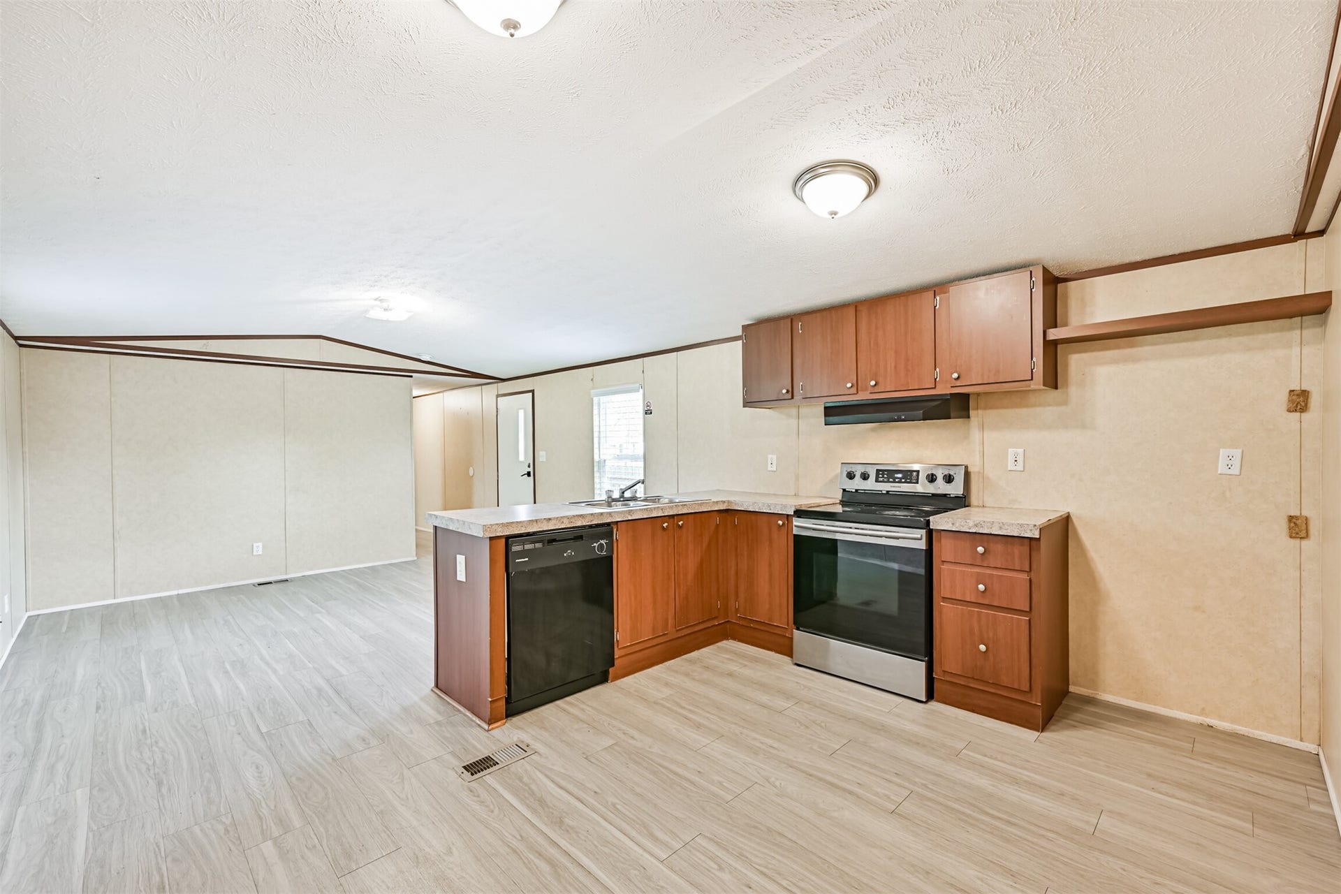 4702 10th Street, Bacliff, TX 77518 4702 10th Street, Bacliff, TX 77518