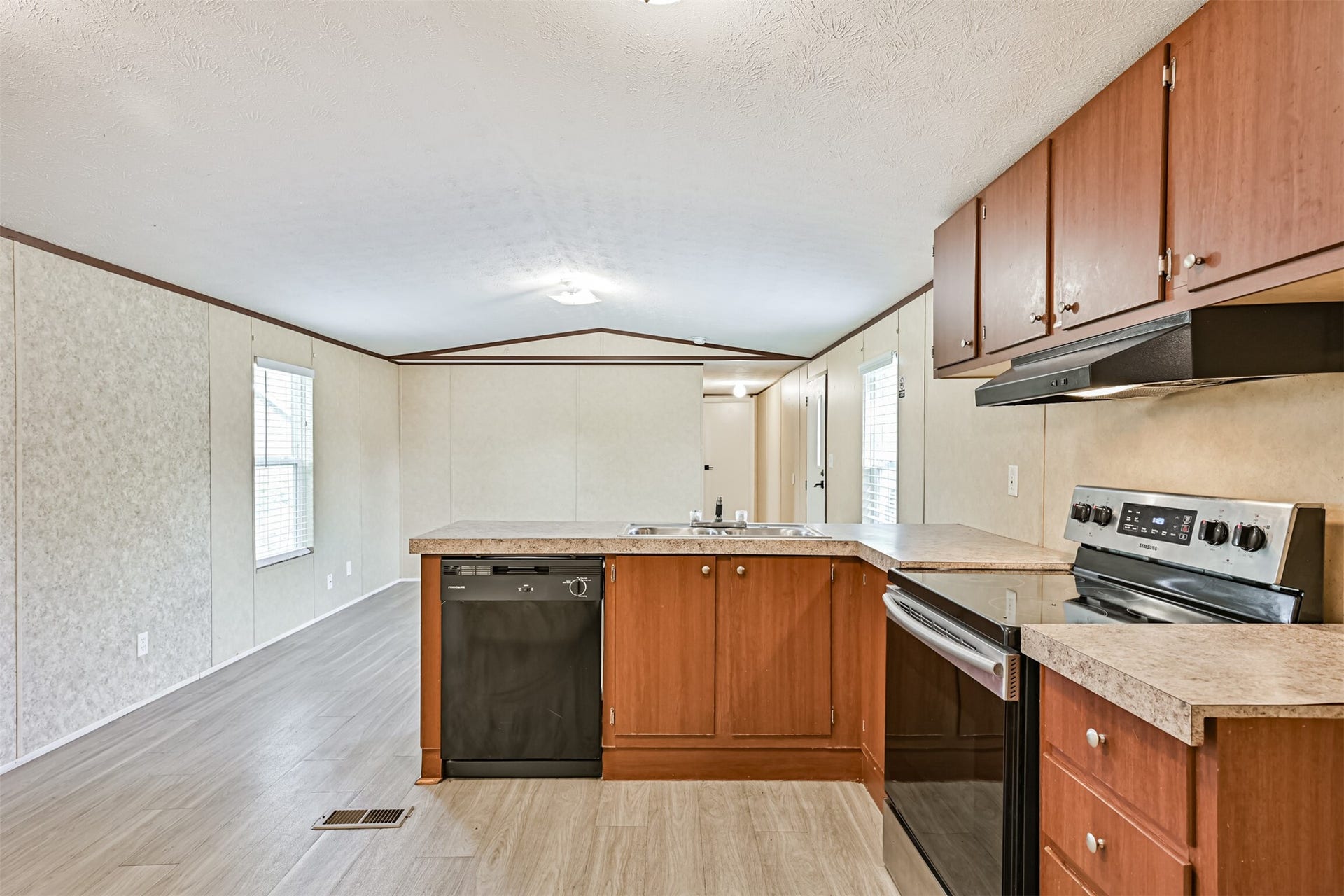 4702 10th Street, Bacliff, TX 77518 4702 10th Street, Bacliff, TX 77518
