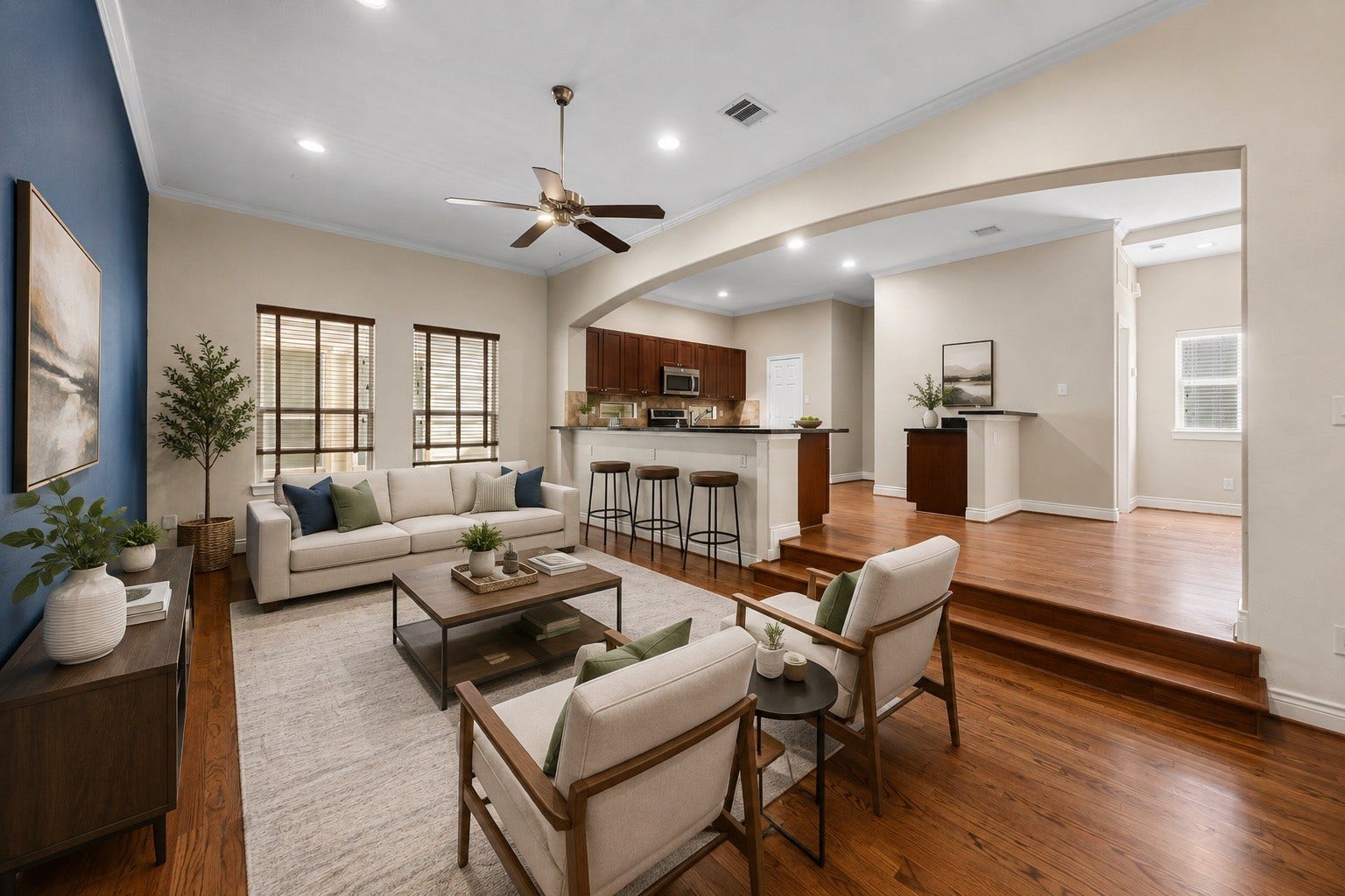 932 W 26th Street, #B, Houston, TX 77008 Virtually staged living room