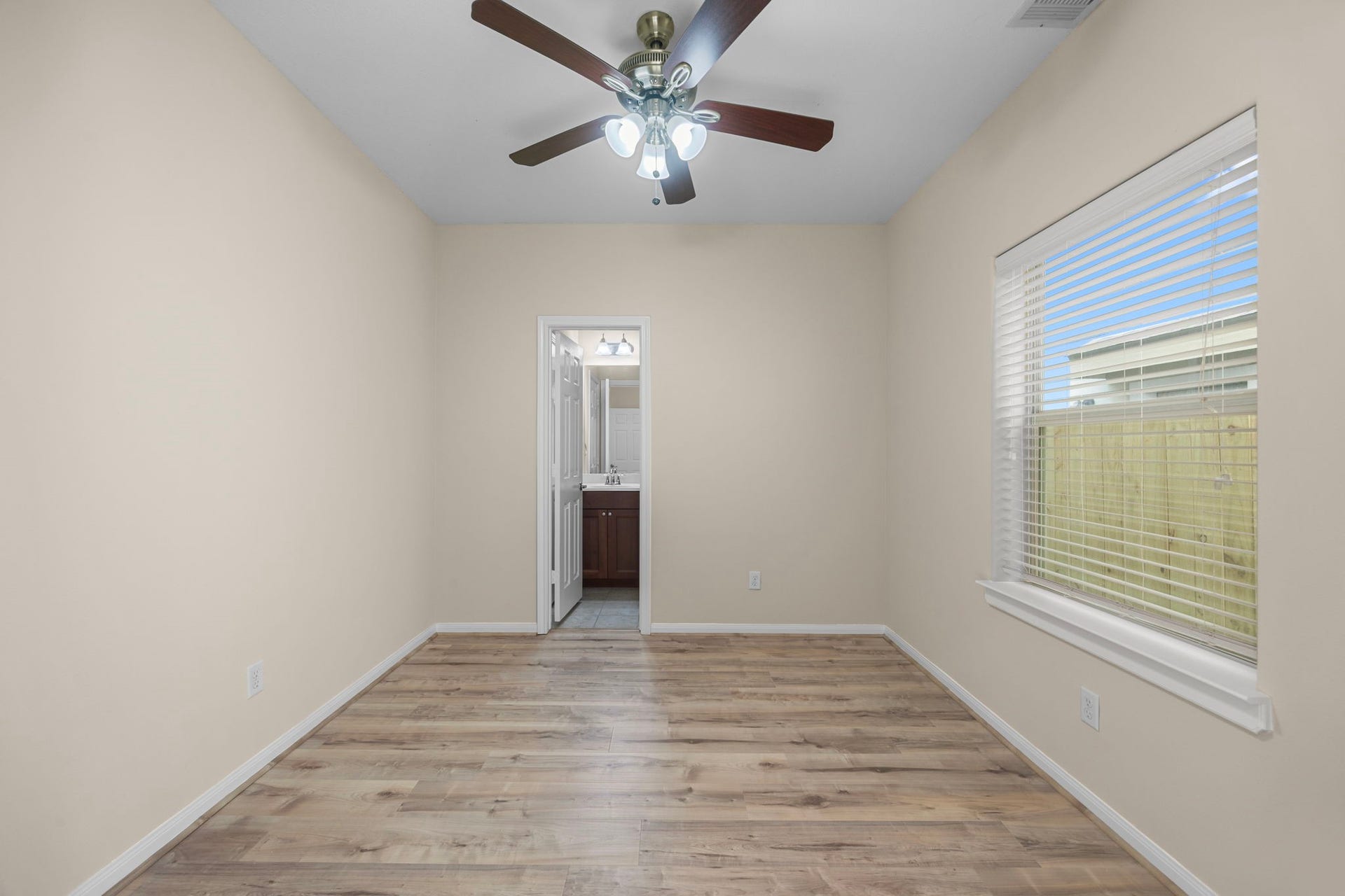 932 W 26th Street, #B, Houston, TX 77008 First floor guest bedroom