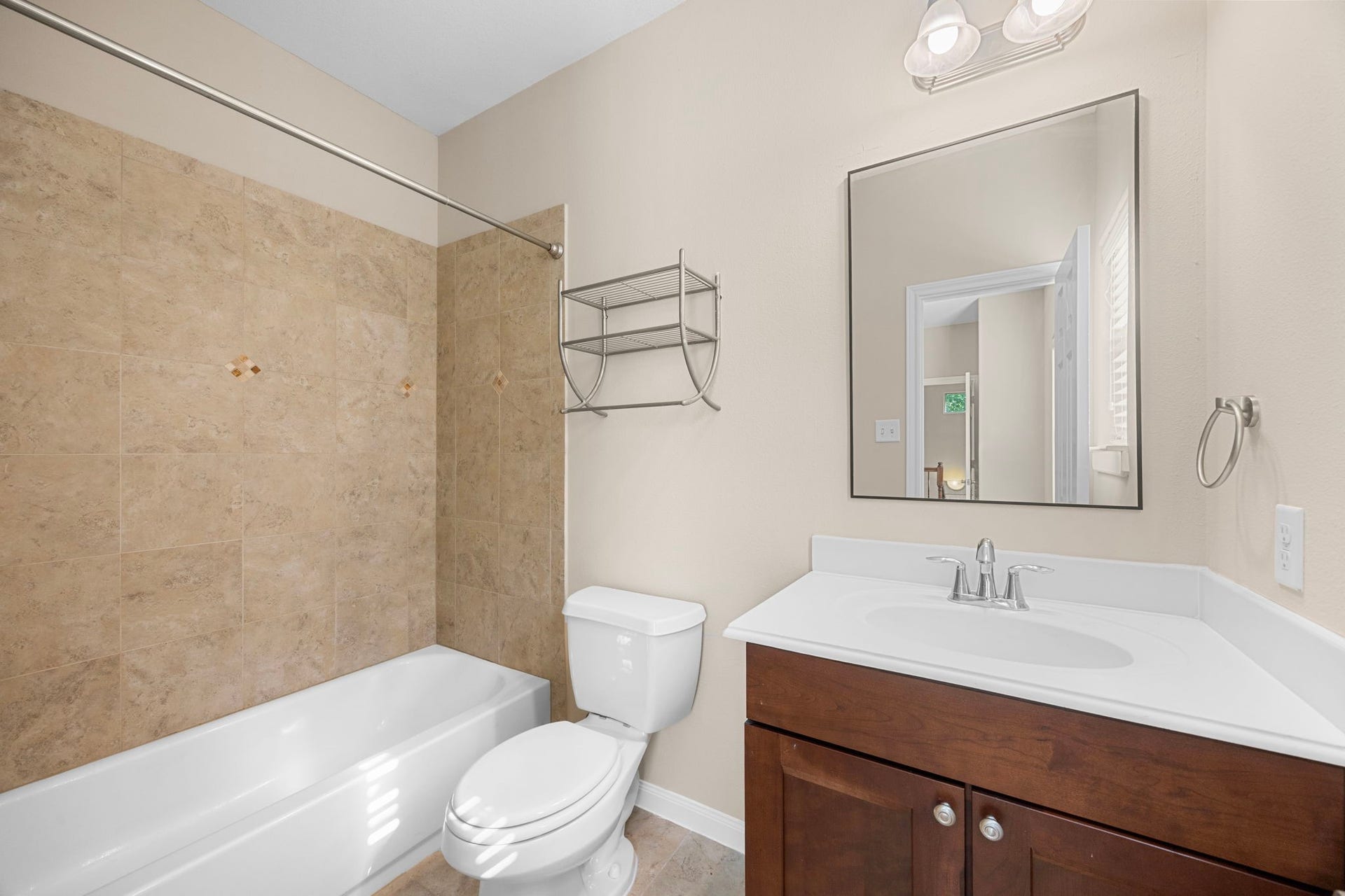 932 W 26th Street, #B, Houston, TX 77008 Third floor en-suite guest bathroom