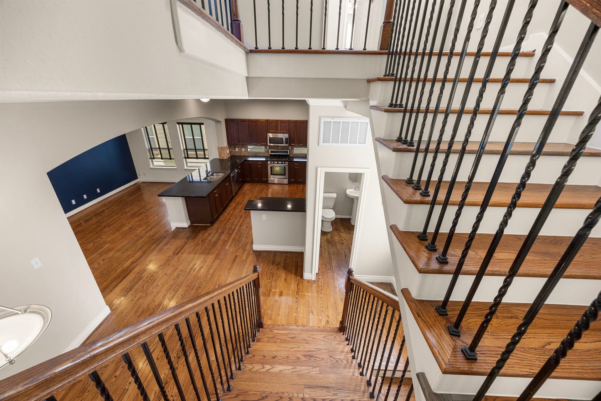 932 W 26th Street, #B, Houston, TX 77008 Staircase