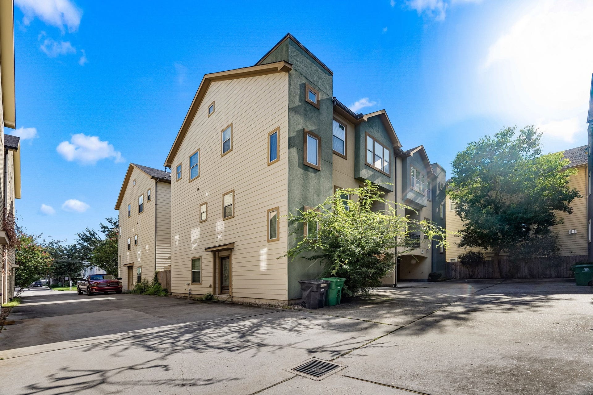 932 W 26th Street, #B, Houston, TX 77008 932 W 26th Street, #B, Houston, TX 77008