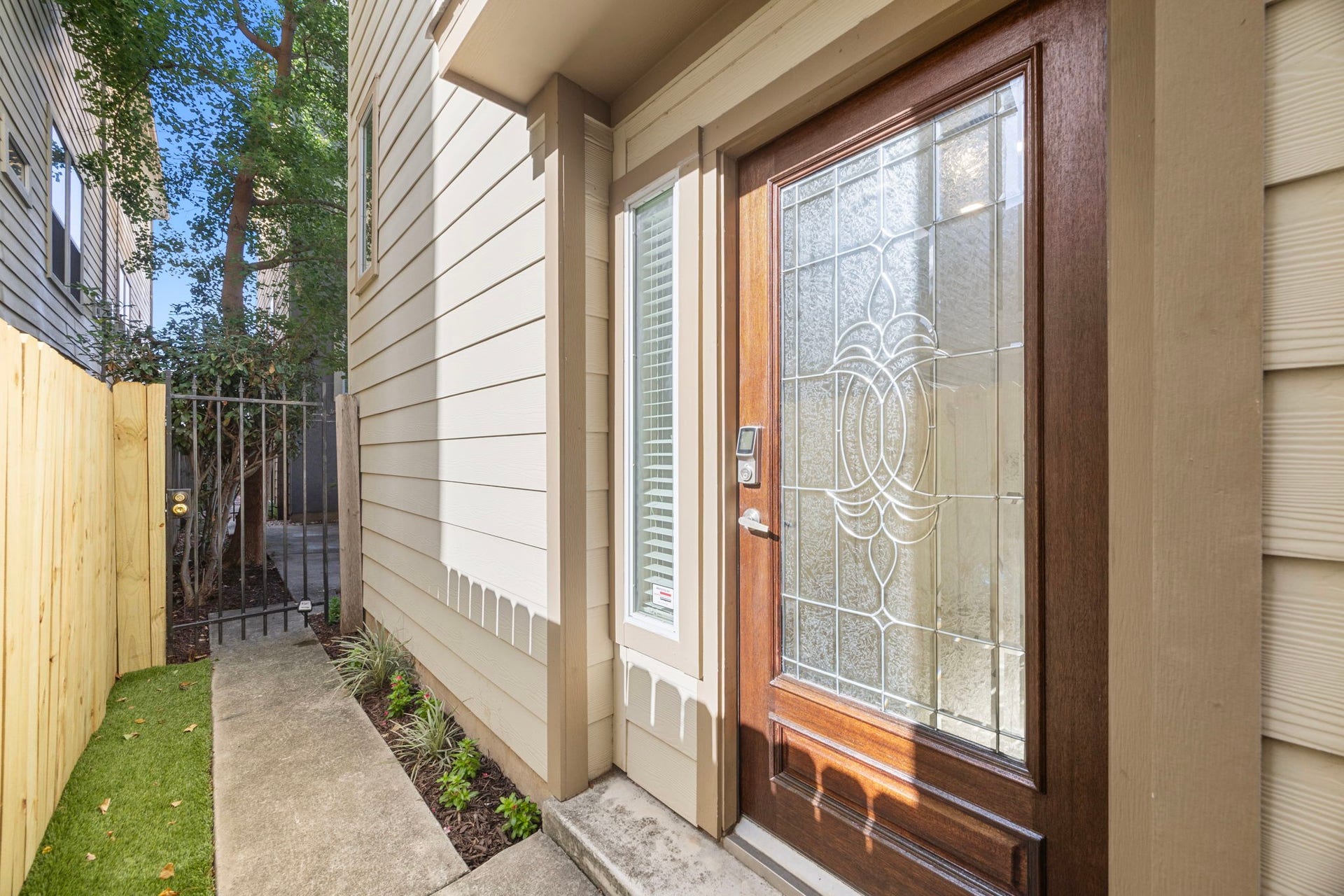 932 W 26th Street, #B, Houston, TX 77008 932 W 26th Street, #B, Houston, TX 77008