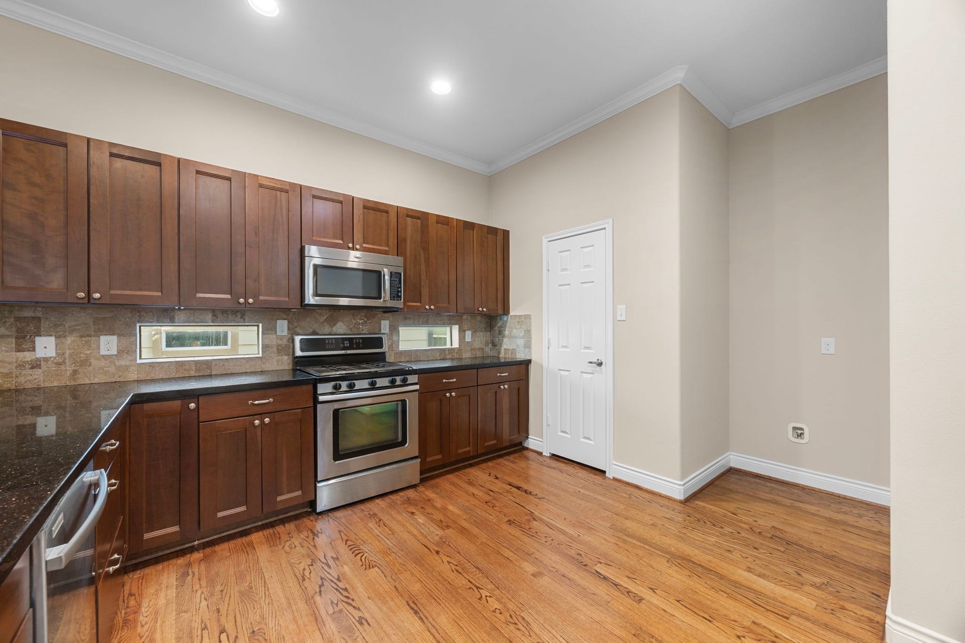932 W 26th Street, #B, Houston, TX 77008 932 W 26th Street, #B, Houston, TX 77008