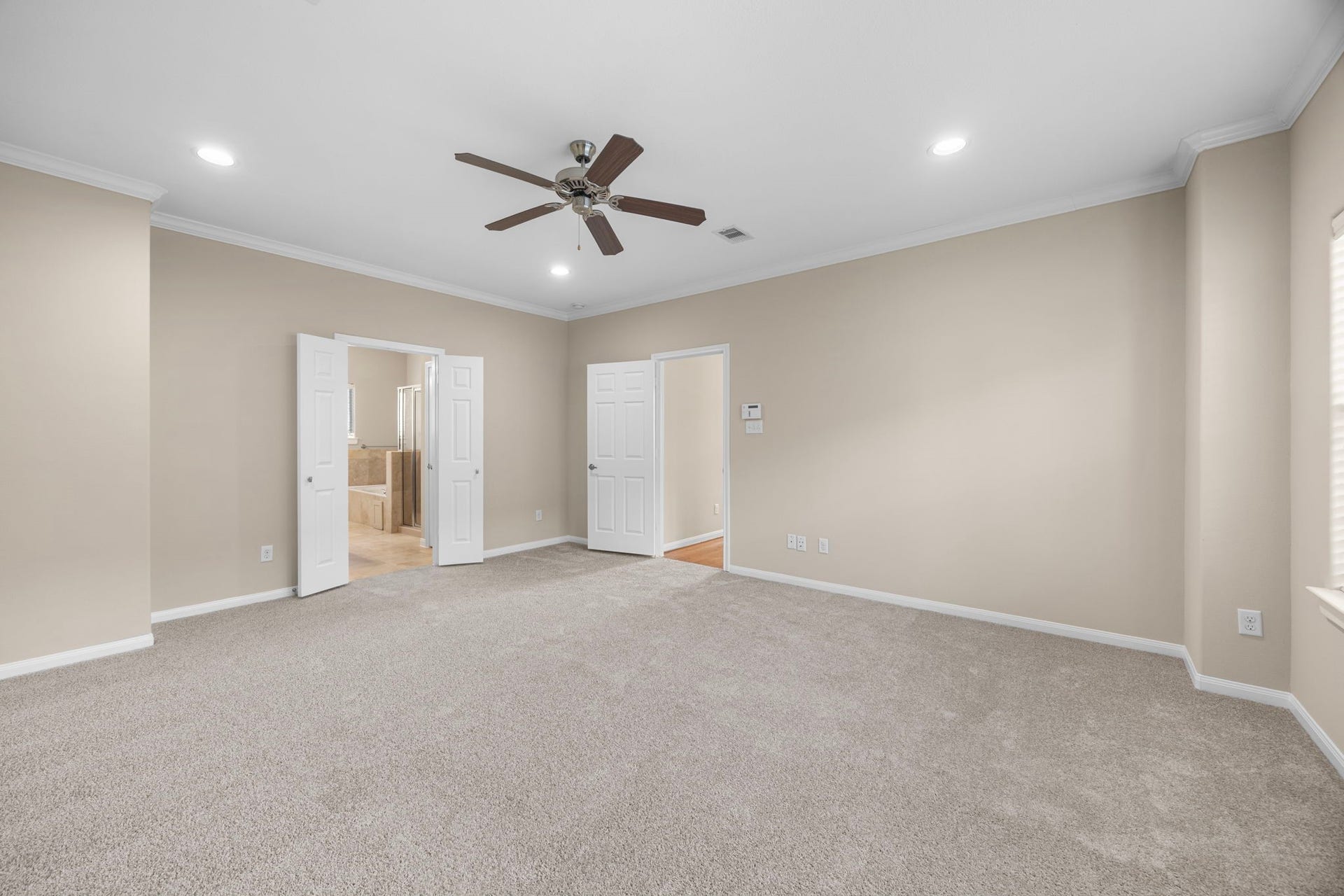 932 W 26th Street, #B, Houston, TX 77008 Primary bedroom