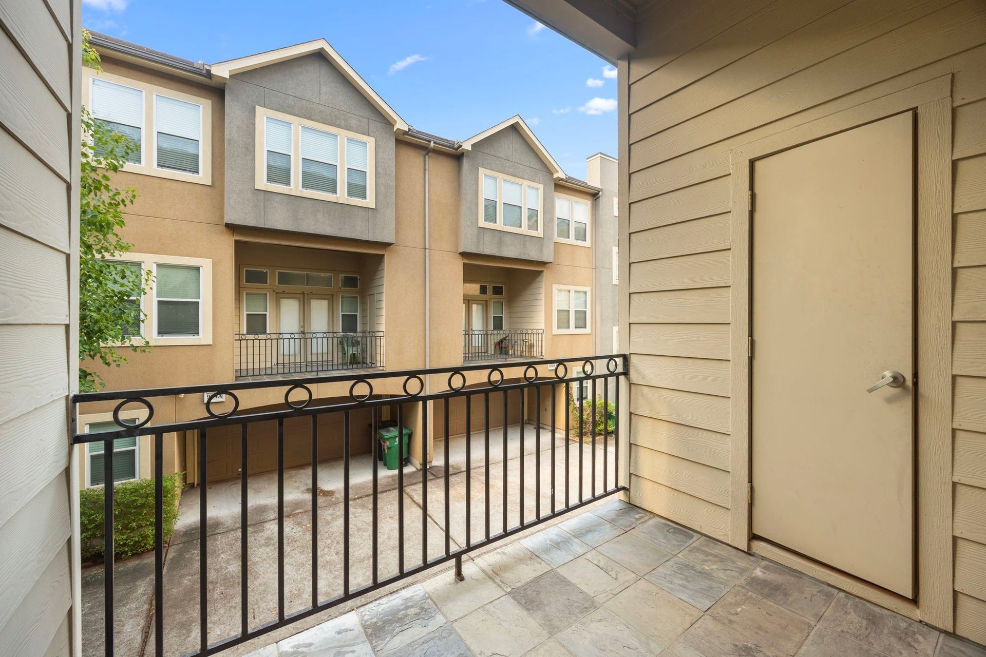 932 W 26th Street, #B, Houston, TX 77008 Balcony with large storage closet