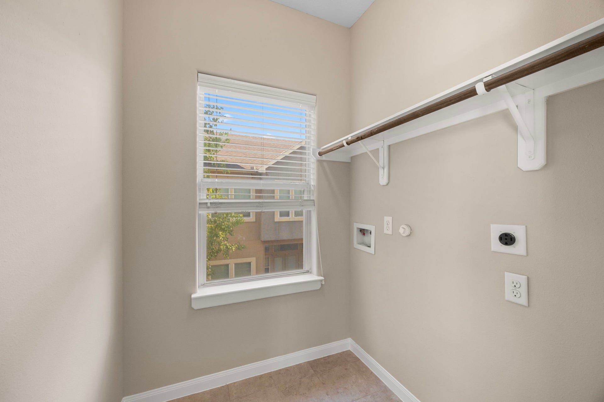 932 W 26th Street, #B, Houston, TX 77008 Laundry room