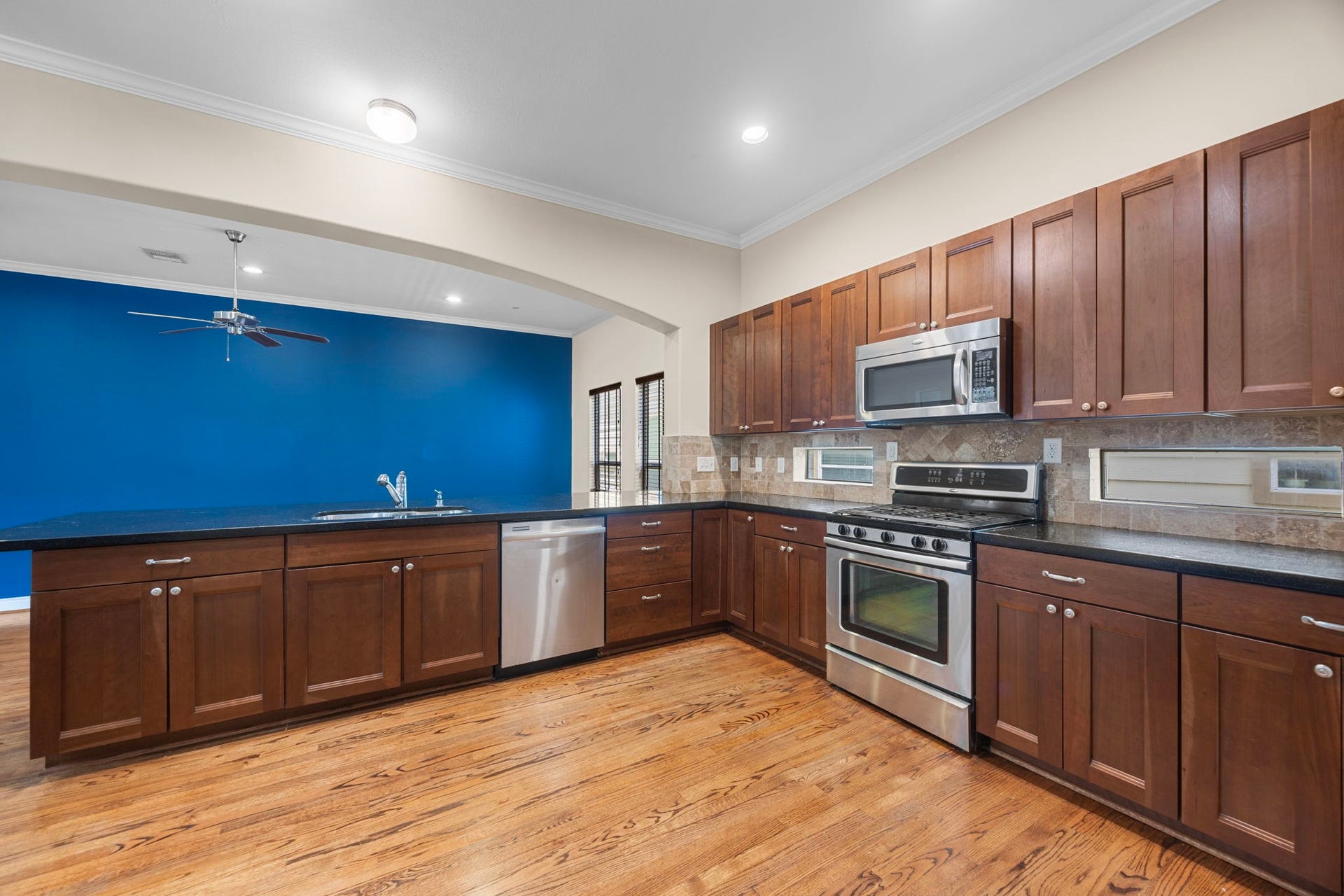 932 W 26th Street, #B, Houston, TX 77008 932 W 26th Street, #B, Houston, TX 77008