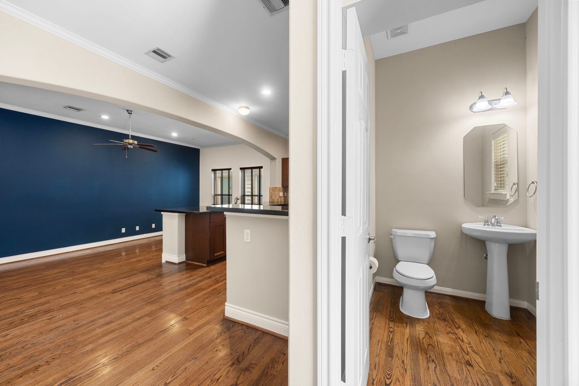 932 W 26th Street, #B, Houston, TX 77008 Half bath
