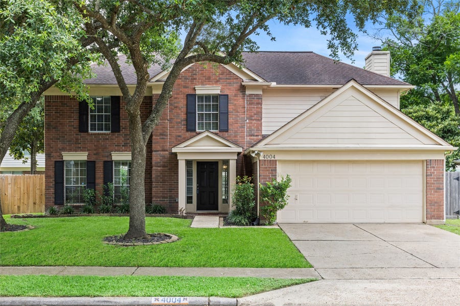 Property photo for 4004 Spring Branch Dr E, Pearland, TX