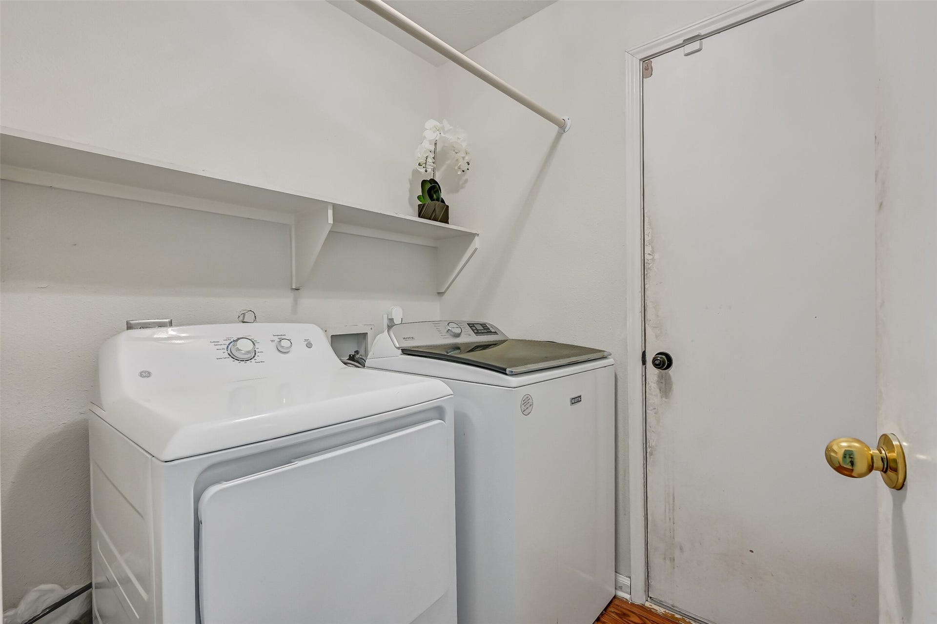 9022 Amberjack Drive, Texas City, TX 77591 A dedicated indoor utility room provides space for a full-size washer and dryer along with convenient built-in shelving for laundry and household supplies.
