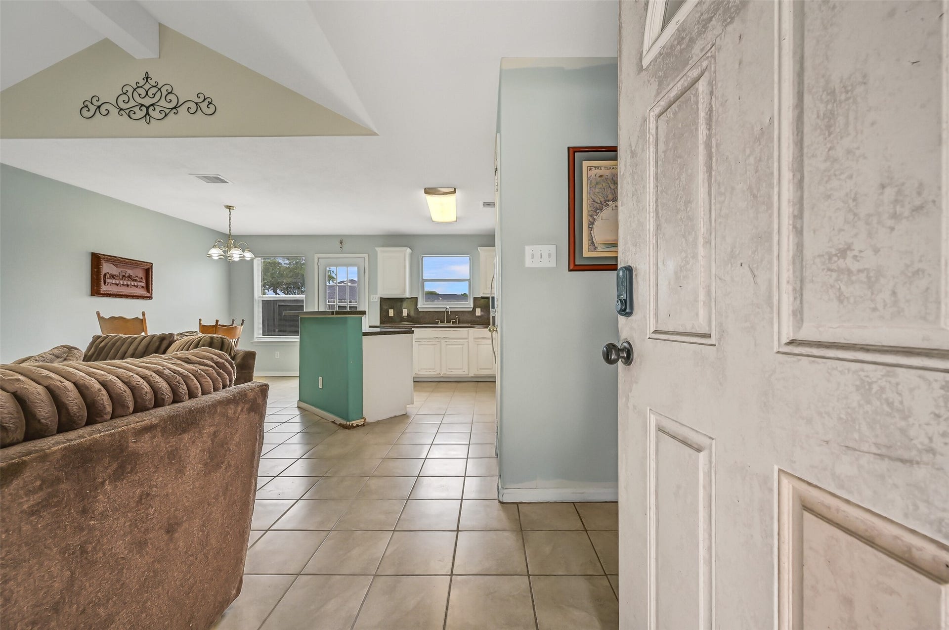 9022 Amberjack Drive, Texas City, TX 77591 Step inside to an open layout where the family room, dining area, and kitchen flow easily together. Tile flooring extends throughout the main living spaces for easy everyday upkeep.