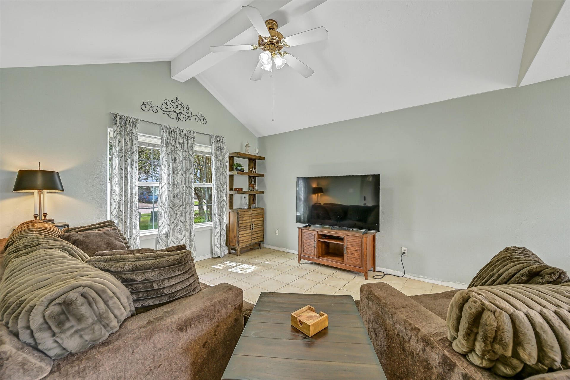 9022 Amberjack Drive, Texas City, TX 77591 Another view of the family room showcases its vaulted ceiling and generous wall space, offering plenty of flexibility for furniture and entertainment placement.