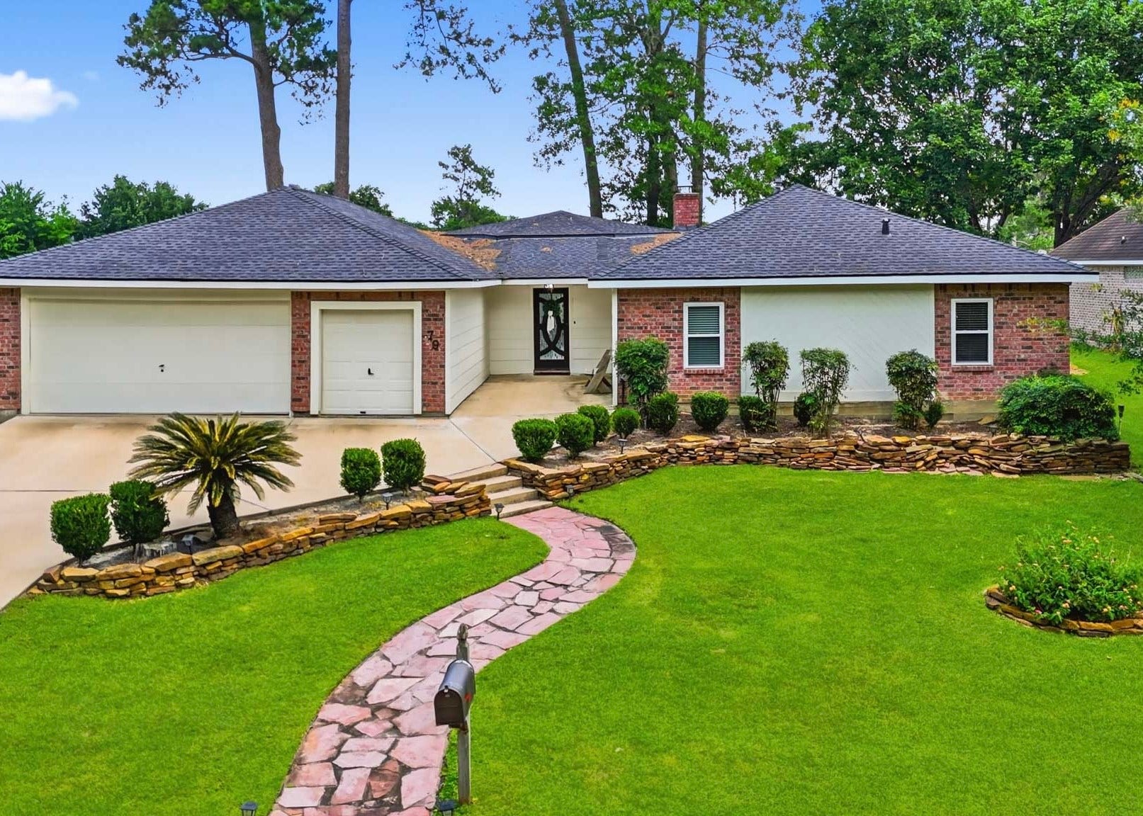 79 Summers Wind Street, Conroe, TX 77356 Set within the exclusive 24 hour guard-gated community of April Sound on the sparkling shores of Lake Conroe, this one-story home offers a lifestyle defined by sophistication and leisure. Residents can enjoy 27 holes of championship golf and an array of country club amenities, all within a beautifully maintained community.