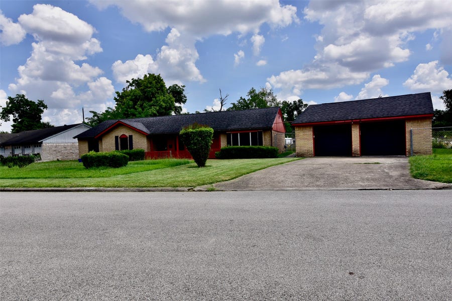 Property photo for 134 Weatherly Way, Houston, TX