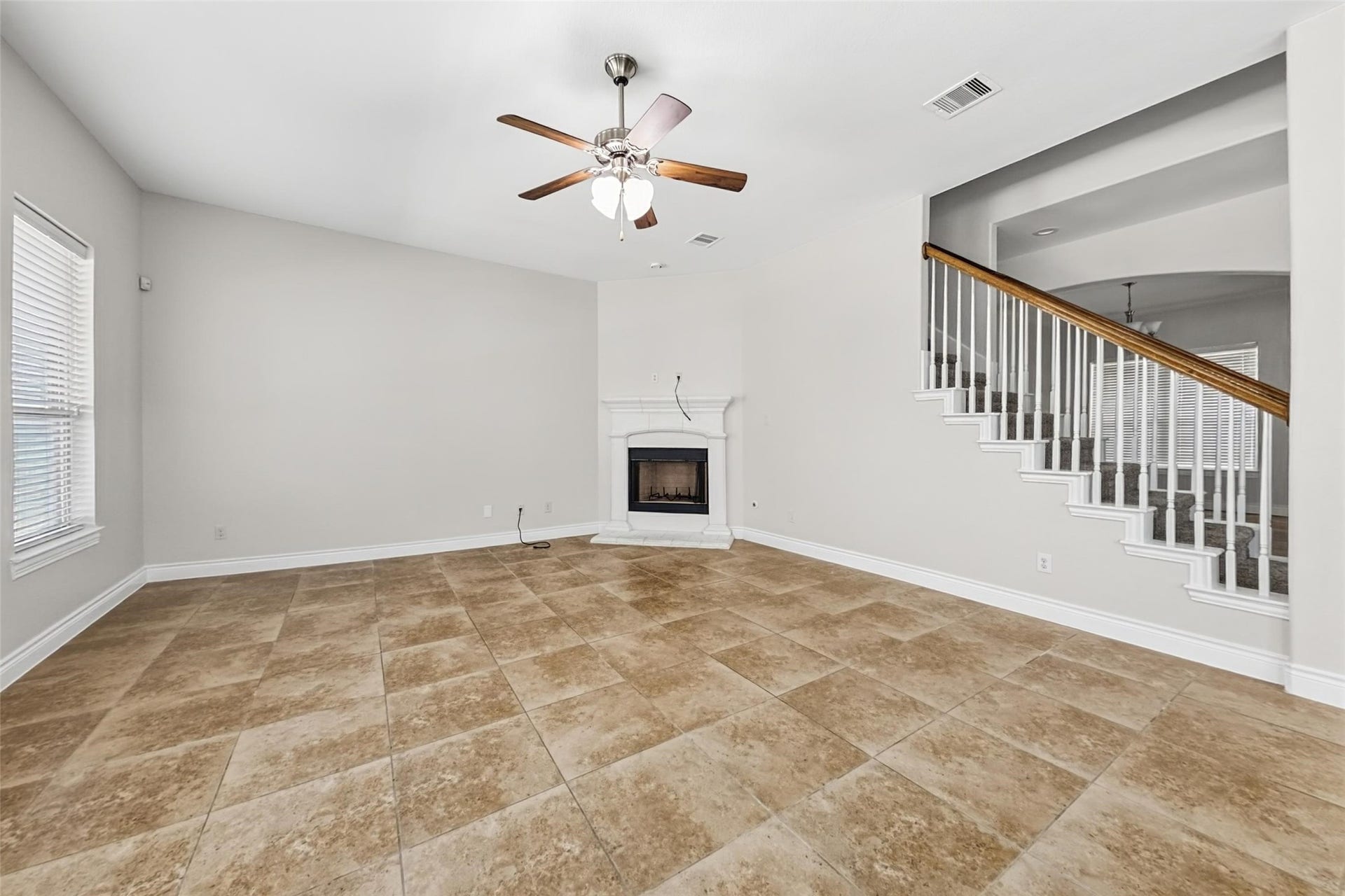 289 W Bend Drive, League City, TX 77573 289 W Bend Drive, League City, TX 77573