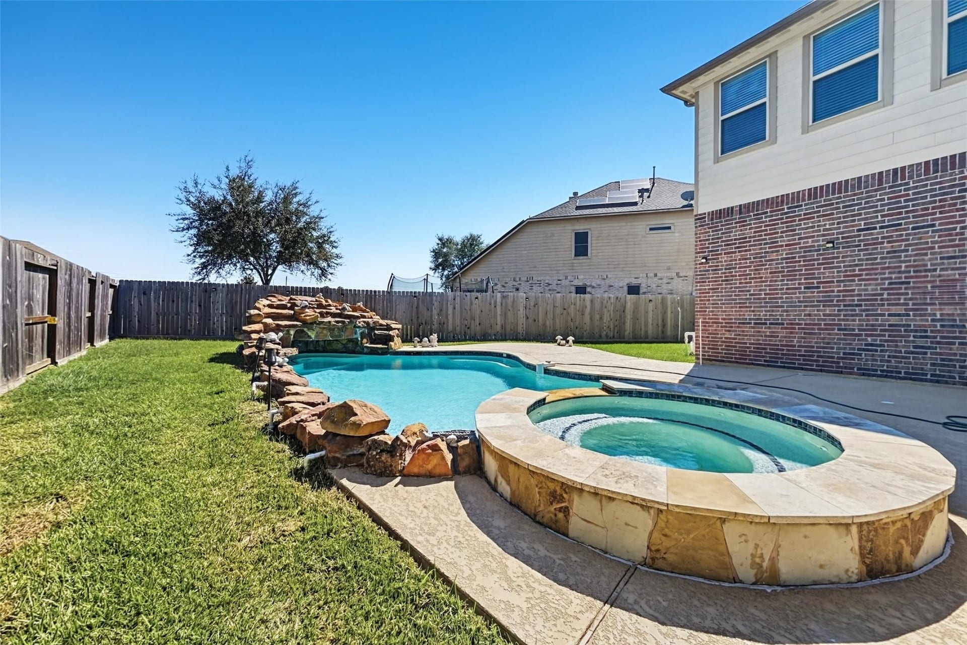 289 W Bend Drive, League City, TX 77573 289 W Bend Drive, League City, TX 77573