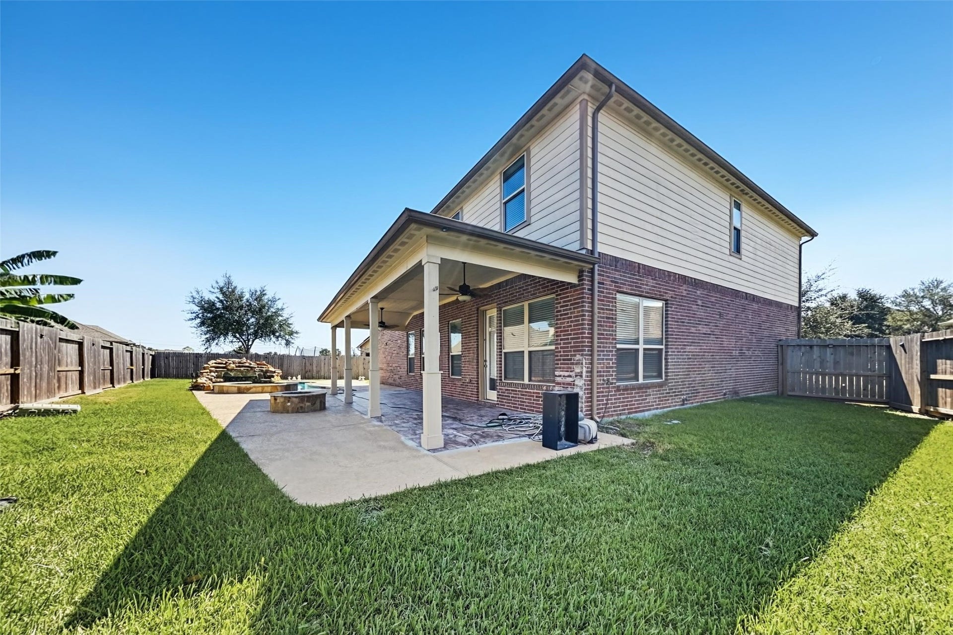 289 W Bend Drive, League City, TX 77573 289 W Bend Drive, League City, TX 77573
