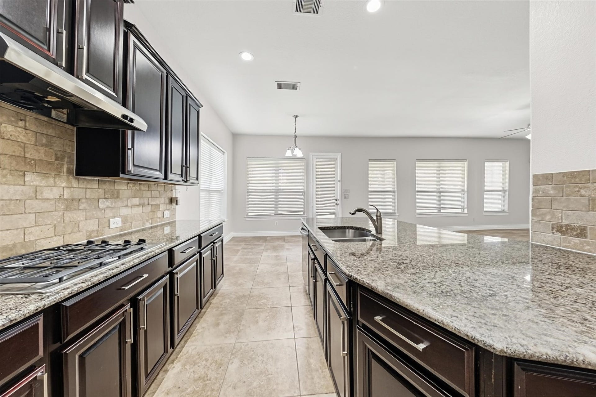 289 W Bend Drive, League City, TX 77573 289 W Bend Drive, League City, TX 77573