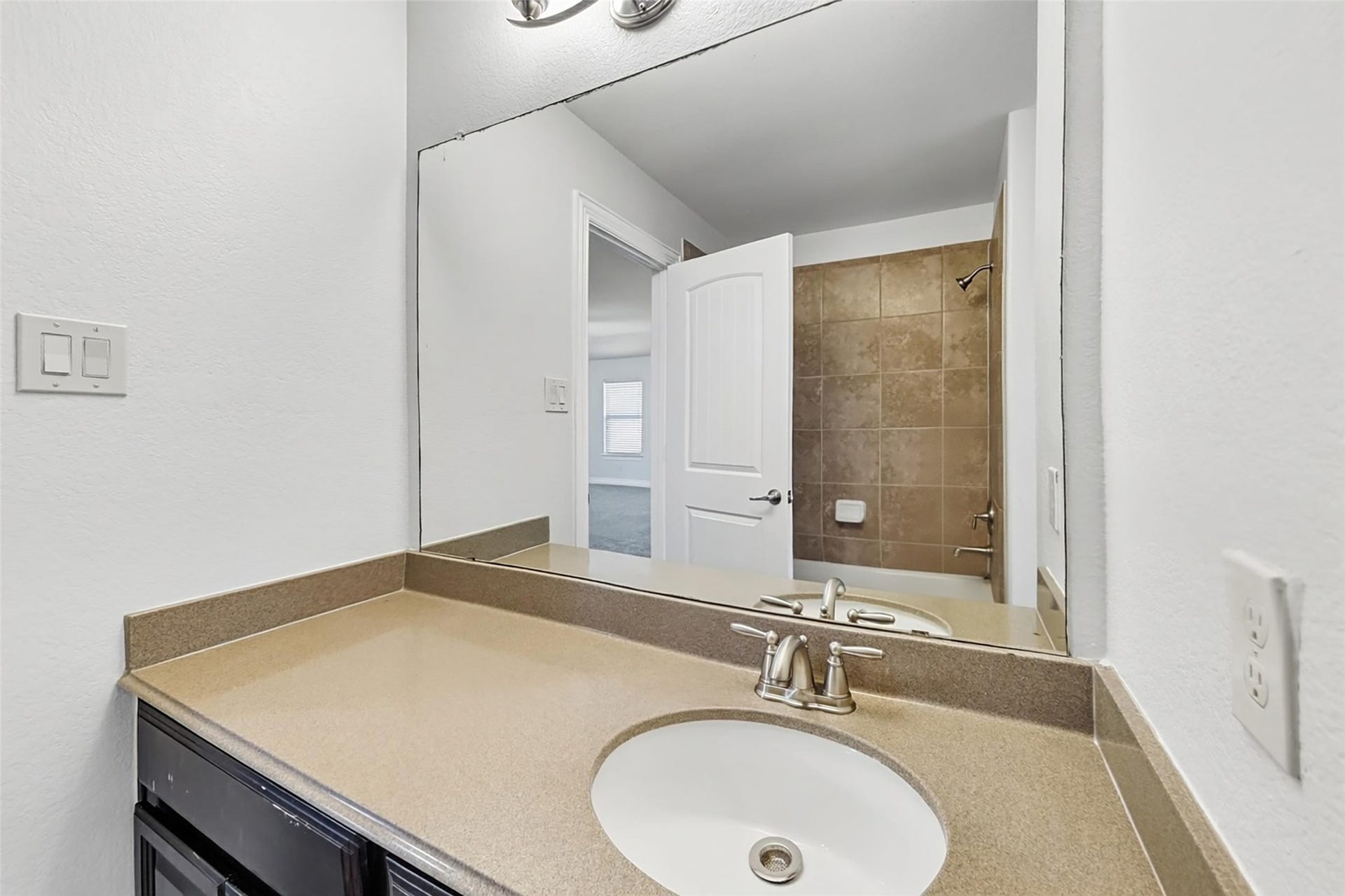 289 W Bend Drive, League City, TX 77573 289 W Bend Drive, League City, TX 77573