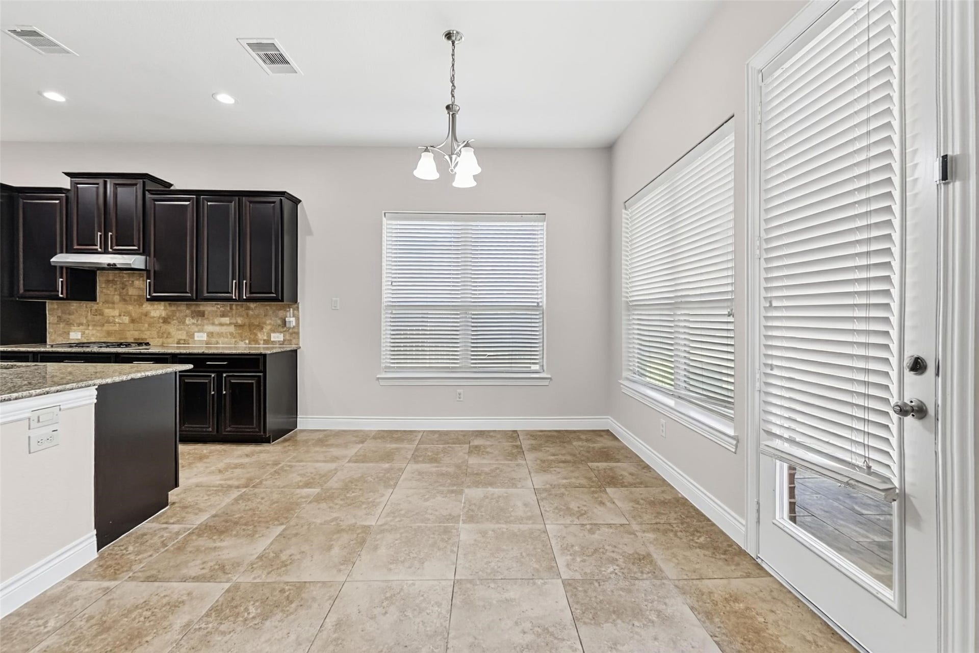 289 W Bend Drive, League City, TX 77573 289 W Bend Drive, League City, TX 77573