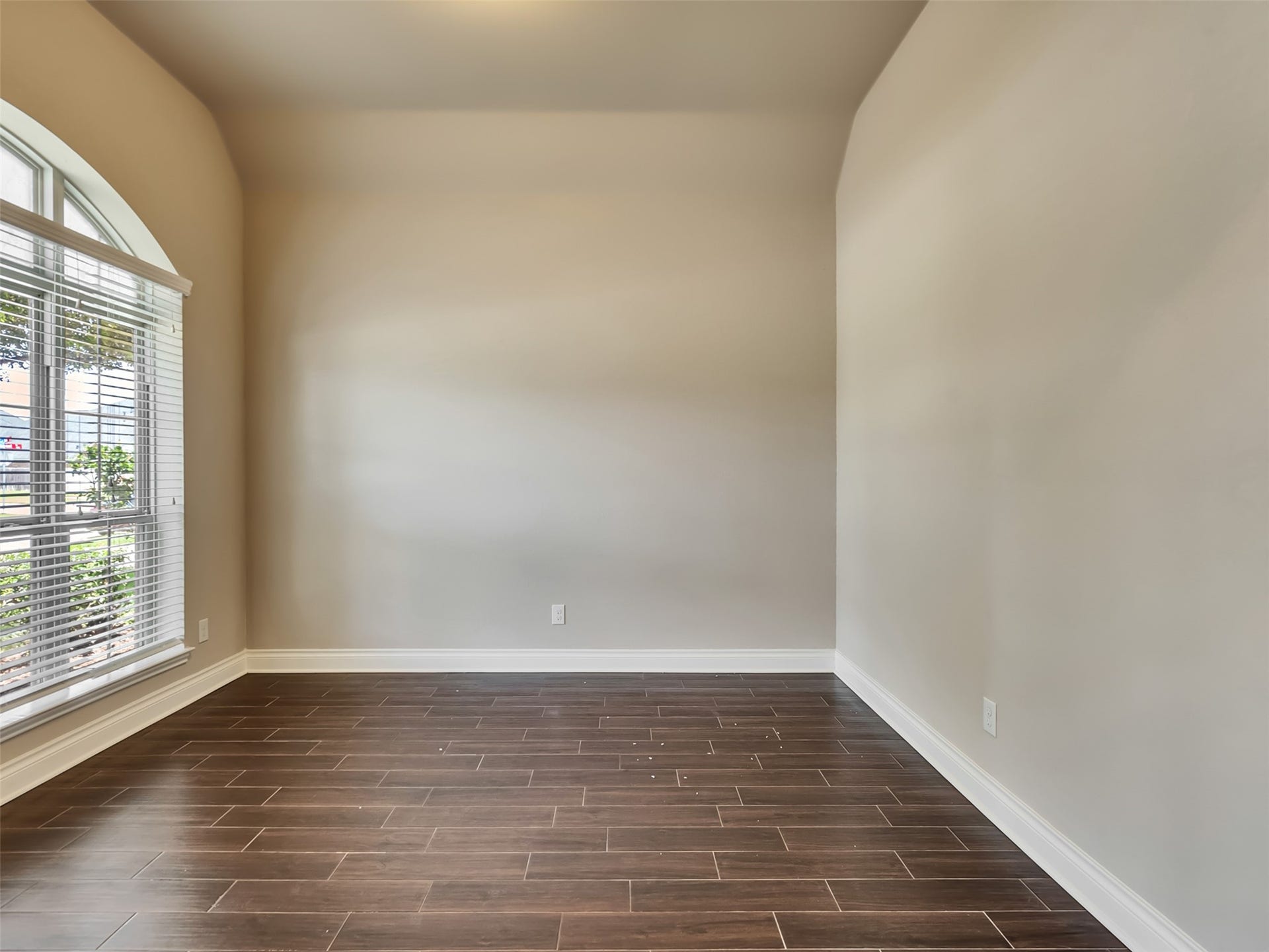 4131 N Creekmont Drive, Fresno, TX 77545 Flex room in the front of the house.