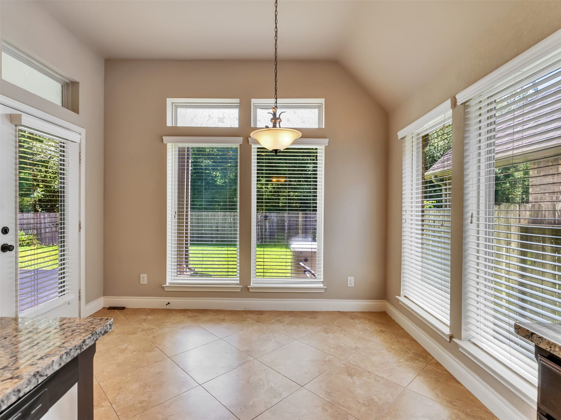 4131 N Creekmont Drive, Fresno, TX 77545 Breakfast room.