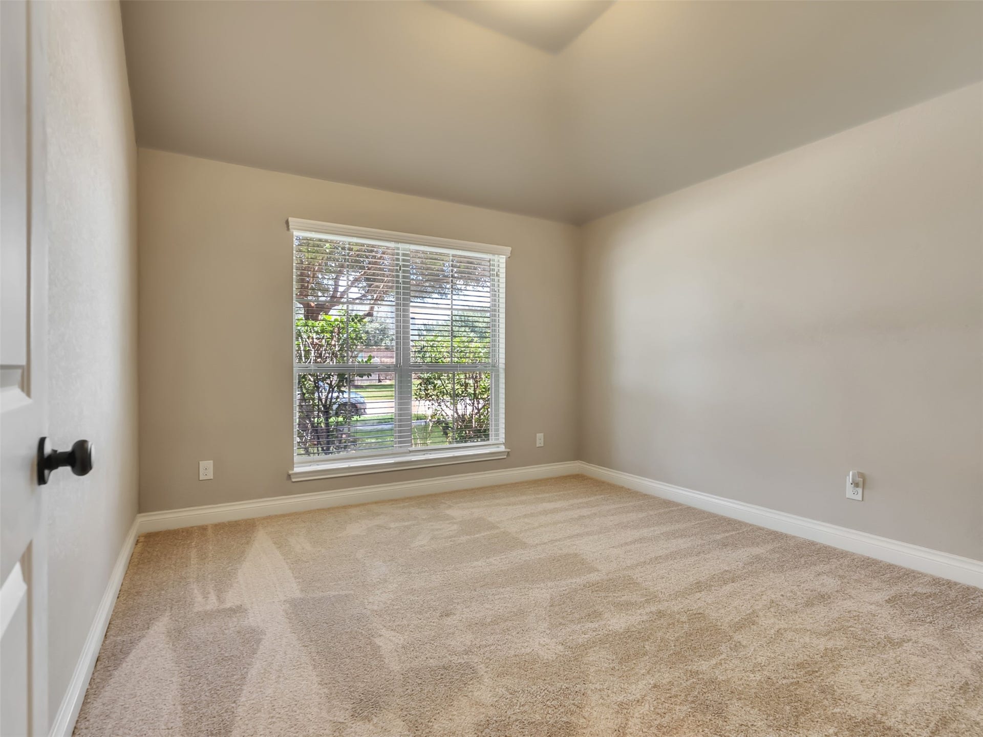 4131 N Creekmont Drive, Fresno, TX 77545 Secondary bedroom with brand new carpet.
