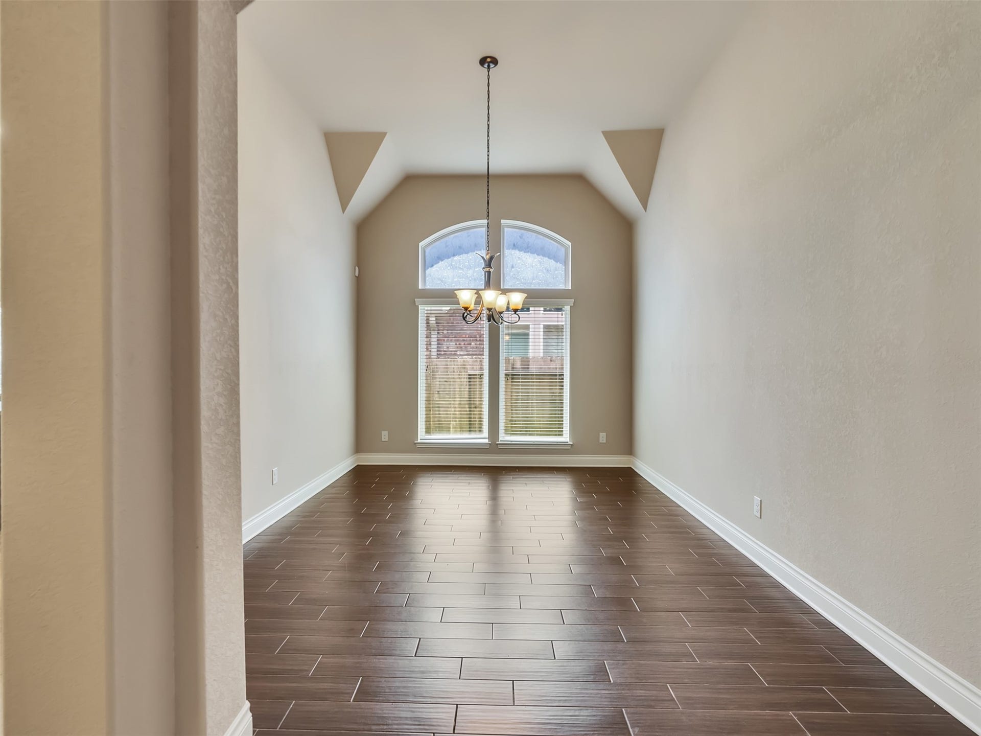 4131 N Creekmont Drive, Fresno, TX 77545 Formal dining room