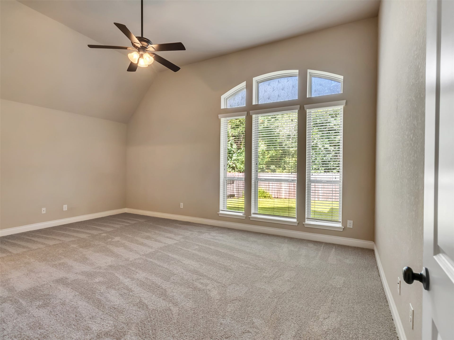 4131 N Creekmont Drive, Fresno, TX 77545 Primary bedroom with beautiful windows looking into the backyard.