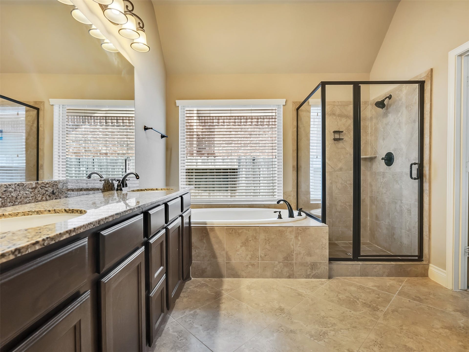 4131 N Creekmont Drive, Fresno, TX 77545 Primary bathroom with soaking tub, separate shower. and dual sink.