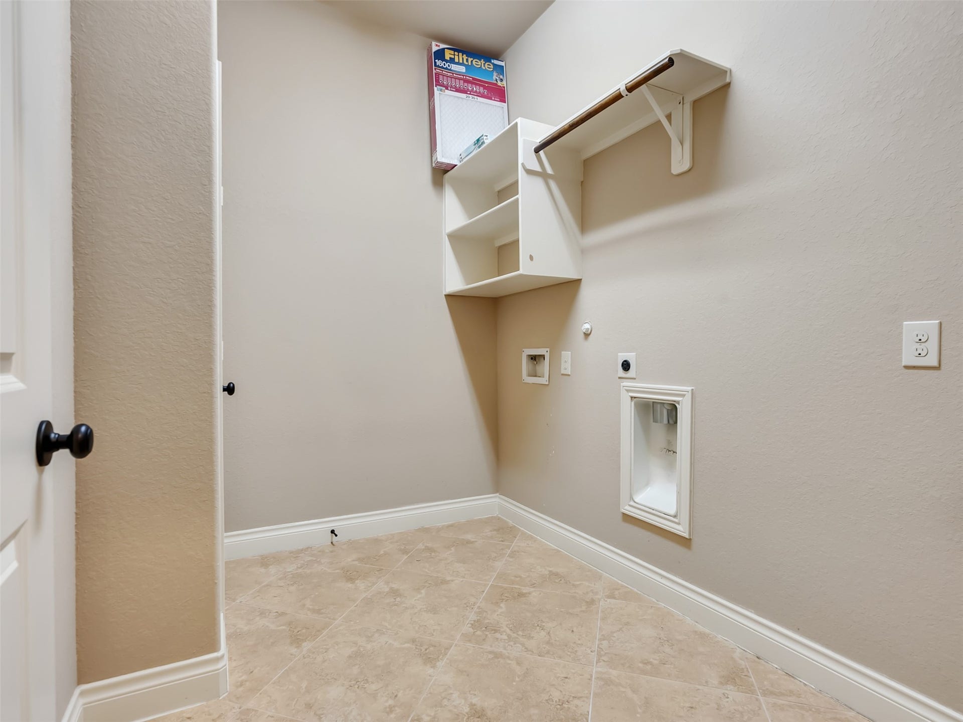 4131 N Creekmont Drive, Fresno, TX 77545 Utility room inside the house