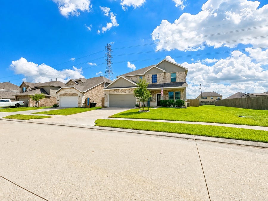 Property photo for 377 Selah Court, Alvin, TX
