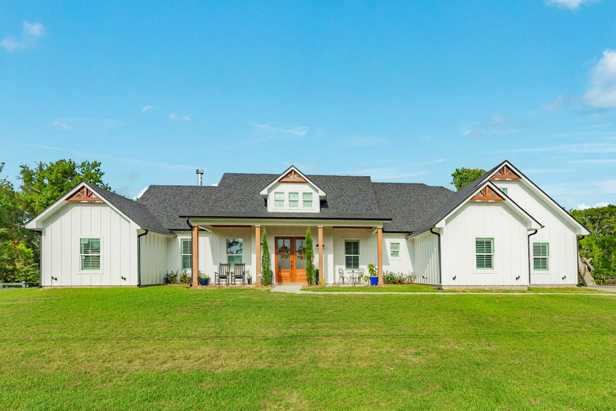 Property photo for 206 Black Oak Dr, Angleton, TX