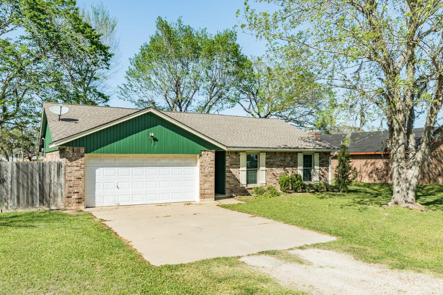 Property photo for 530 Tall Timber Drive, West Columbia, TX