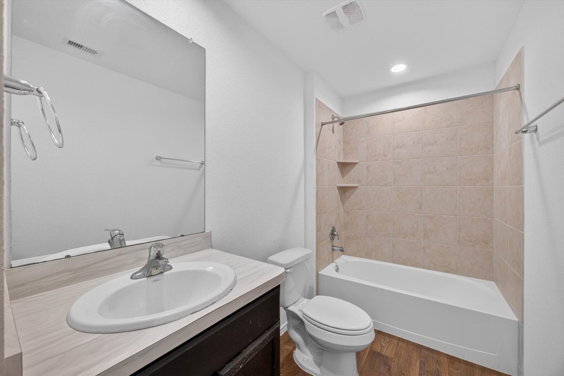 21406 Flowering Garden Lane, Katy, TX 77449 Well-appointed secondary bathroom.